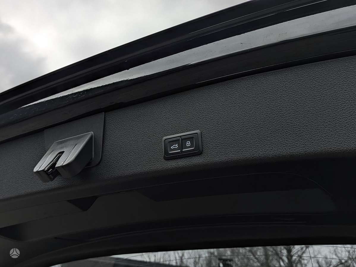 Audi e-tron, 71 kWh, off-road / crossover
