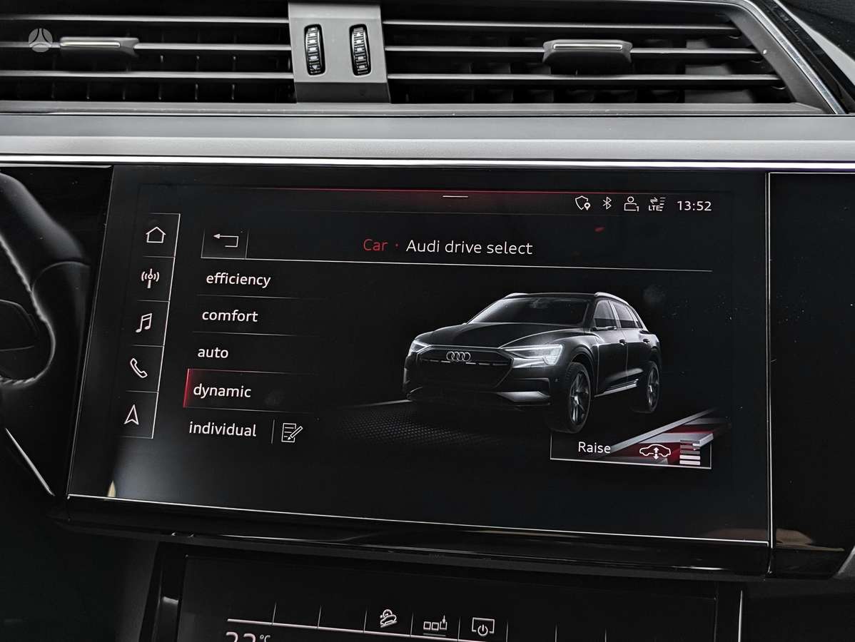 Audi e-tron, 71 kWh, off-road / crossover