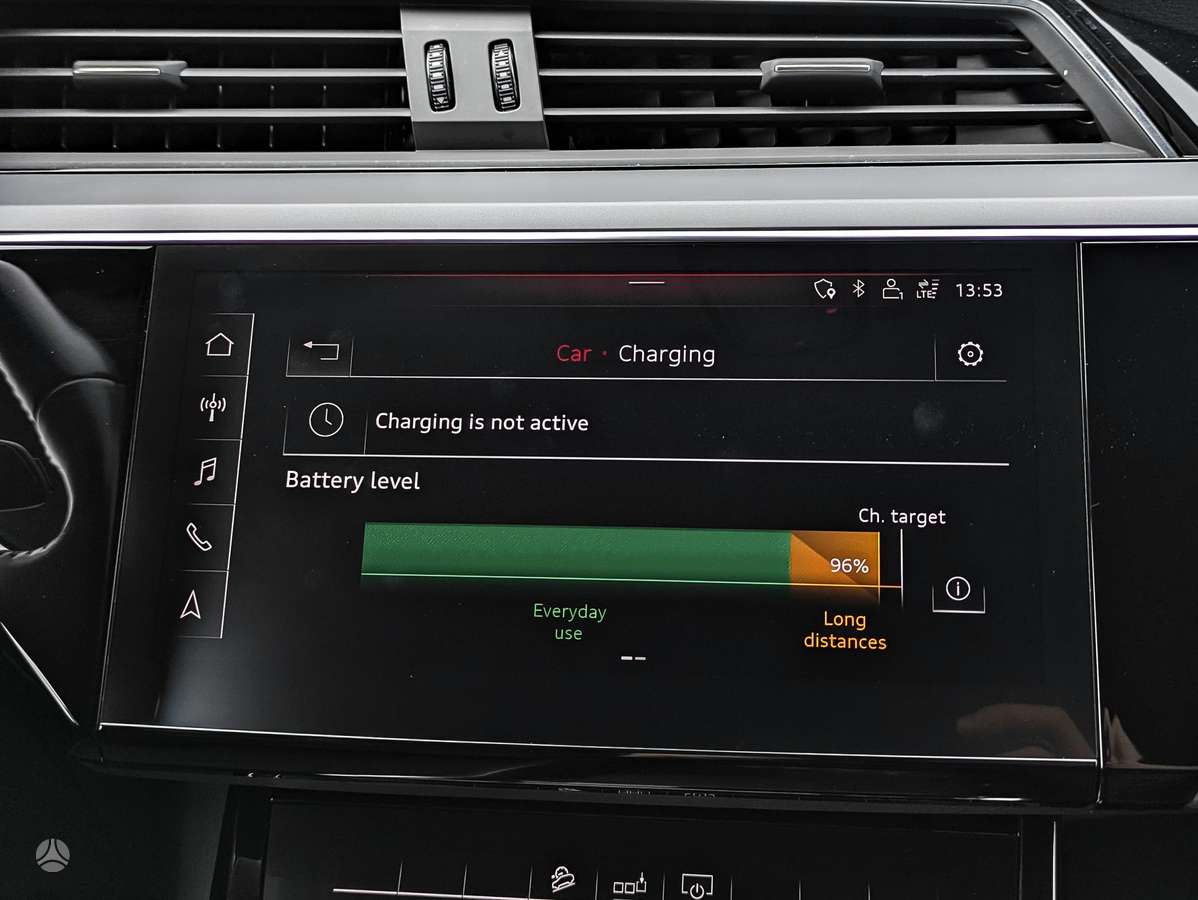 Audi e-tron, 71 kWh, off-road / crossover
