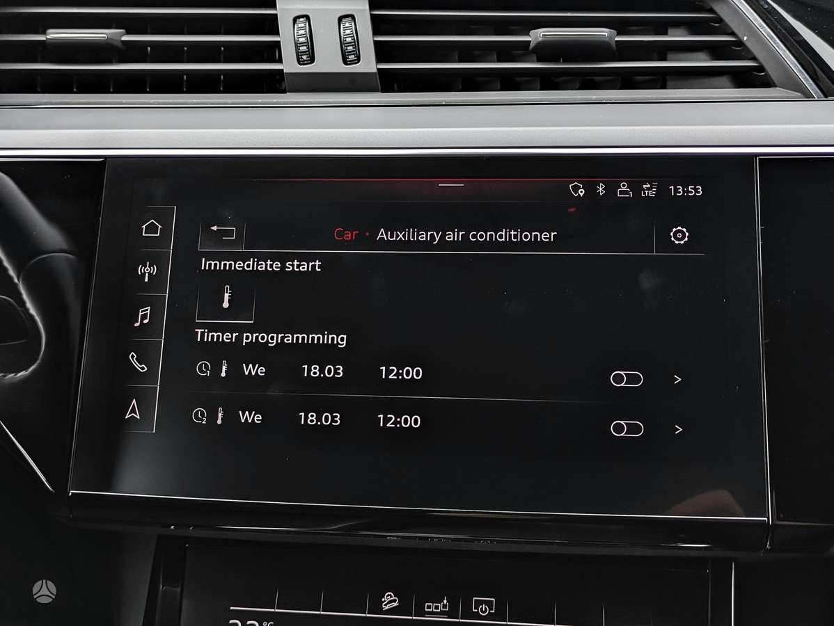 Audi e-tron, 71 kWh, off-road / crossover