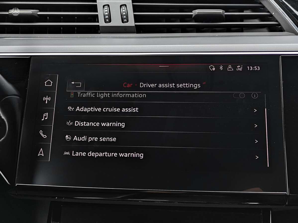 Audi e-tron, 71 kWh, off-road / crossover