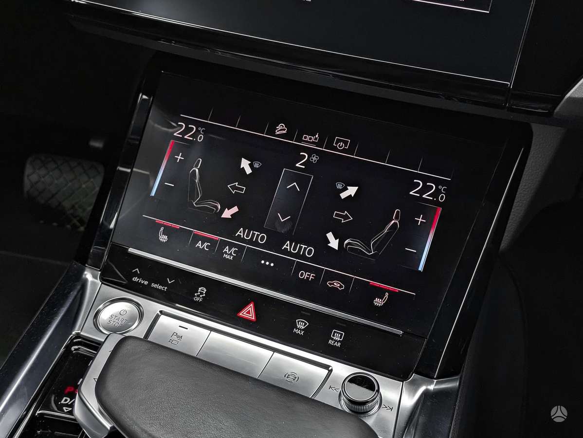 Audi e-tron, 71 kWh, off-road / crossover