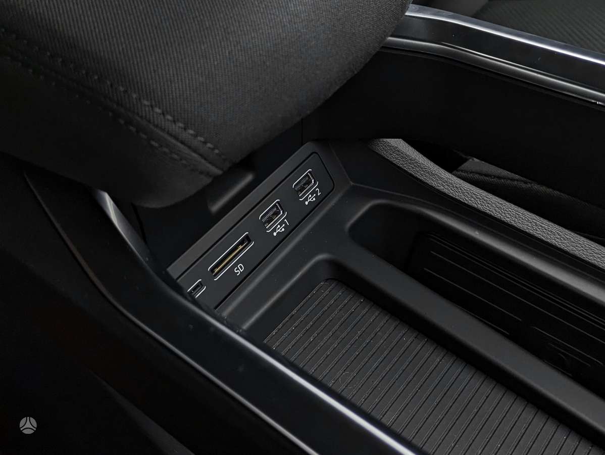 Audi e-tron, 71 kWh, off-road / crossover