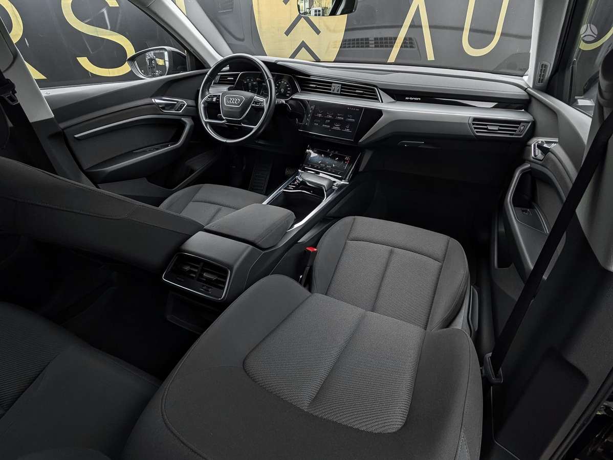 Audi e-tron, 71 kWh, off-road / crossover