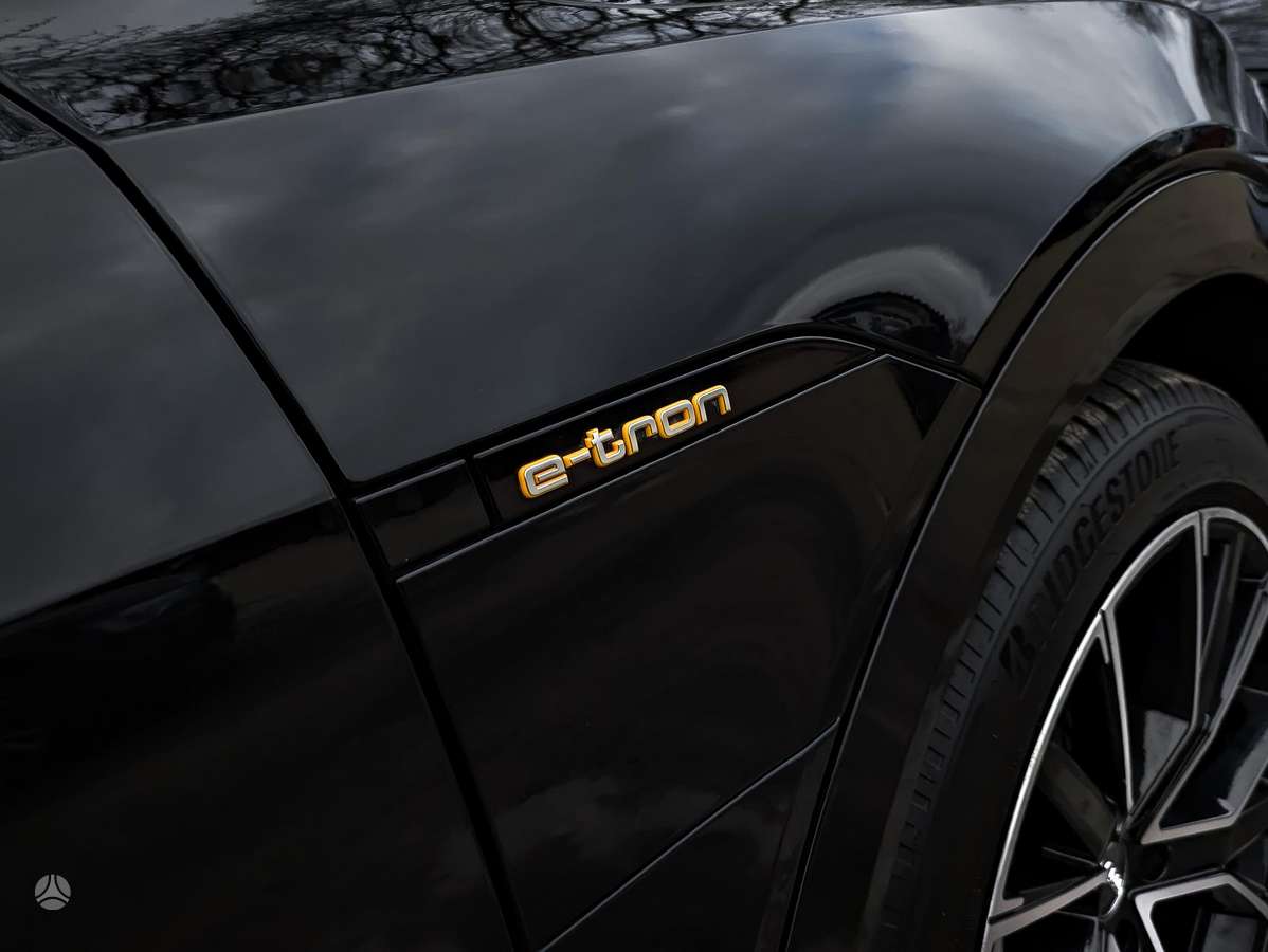 Audi e-tron, 71 kWh, off-road / crossover