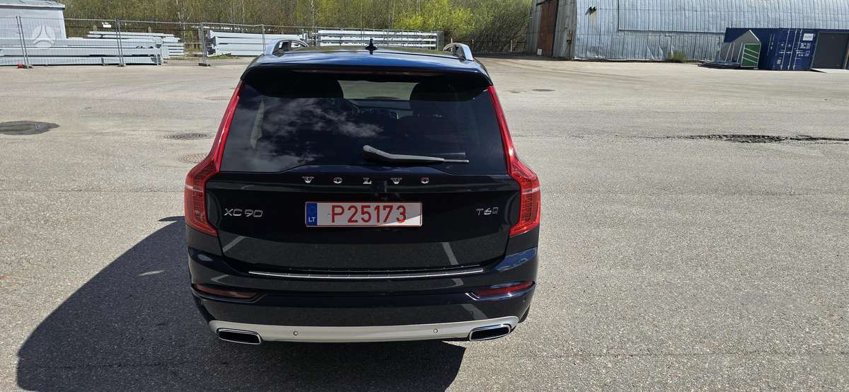 Volvo XC90, 2.0 l., off-road / crossover