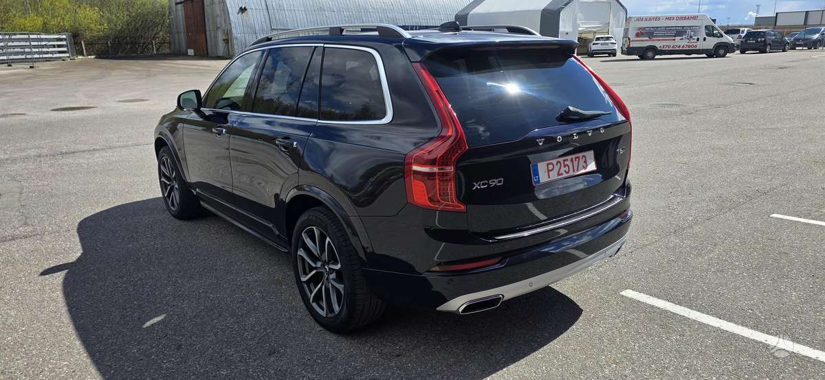 Volvo XC90, 2.0 l., off-road / crossover