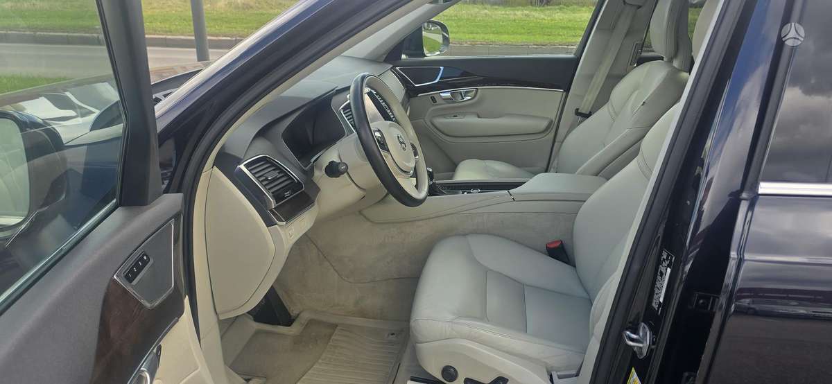Volvo XC90 - 11