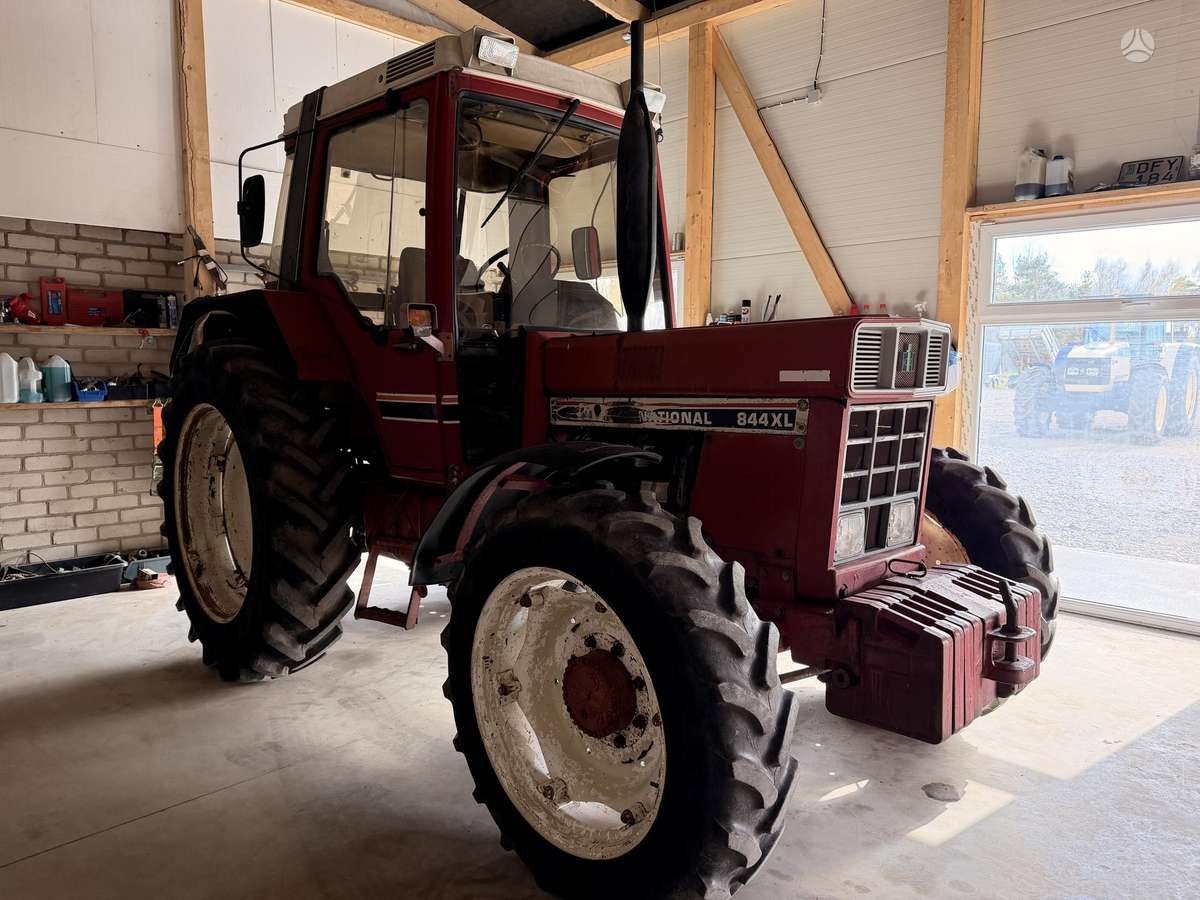 Case-IH 844, тракторы