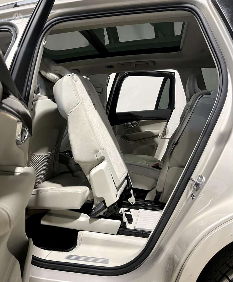 Volvo XC90 - 11