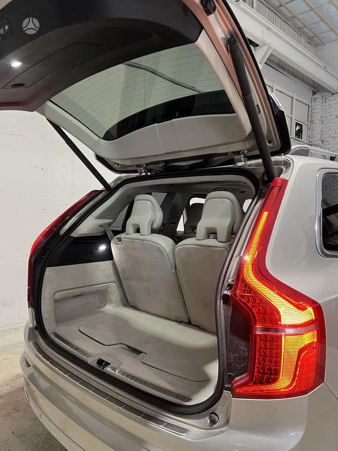 Volvo XC90 - 12
