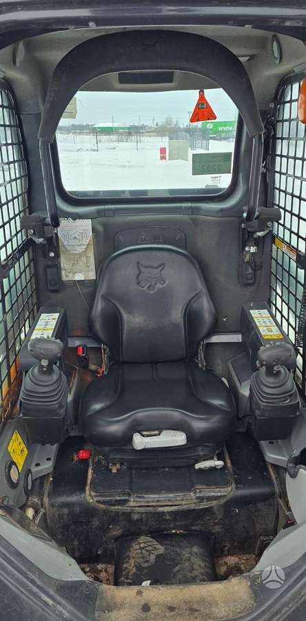 Bobcat S450 + bucket+ street sweeper, mini loaders