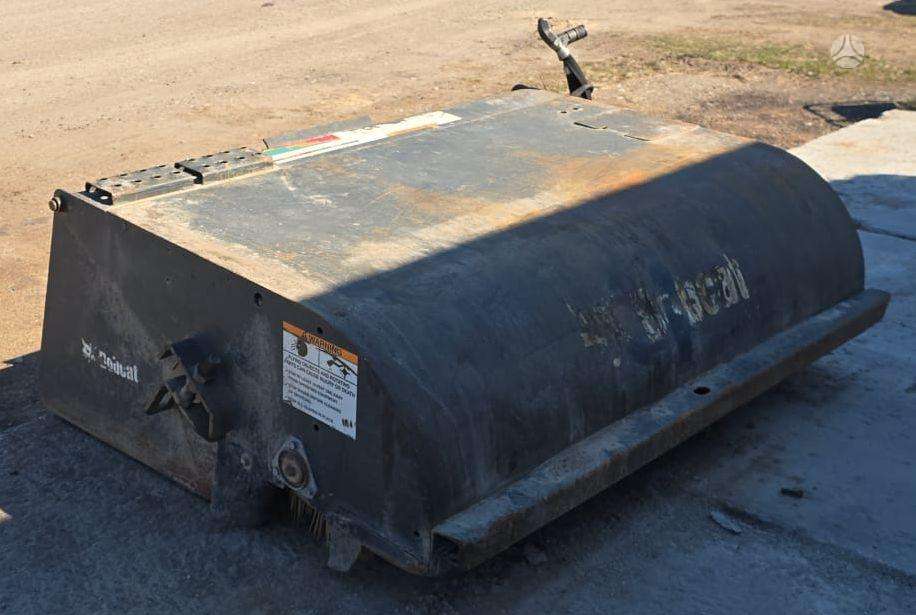 Bobcat S450 + bucket+ street sweeper, mini loaders
