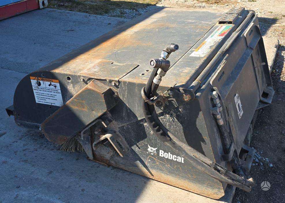 Bobcat S450 + bucket+ street sweeper, mini loaders
