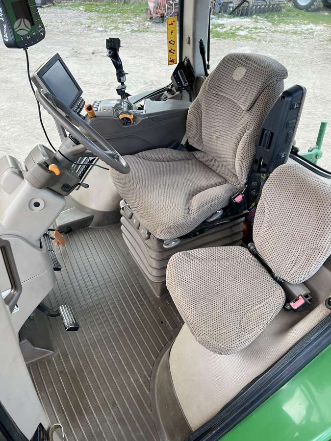 John Deere 7250R, tractors