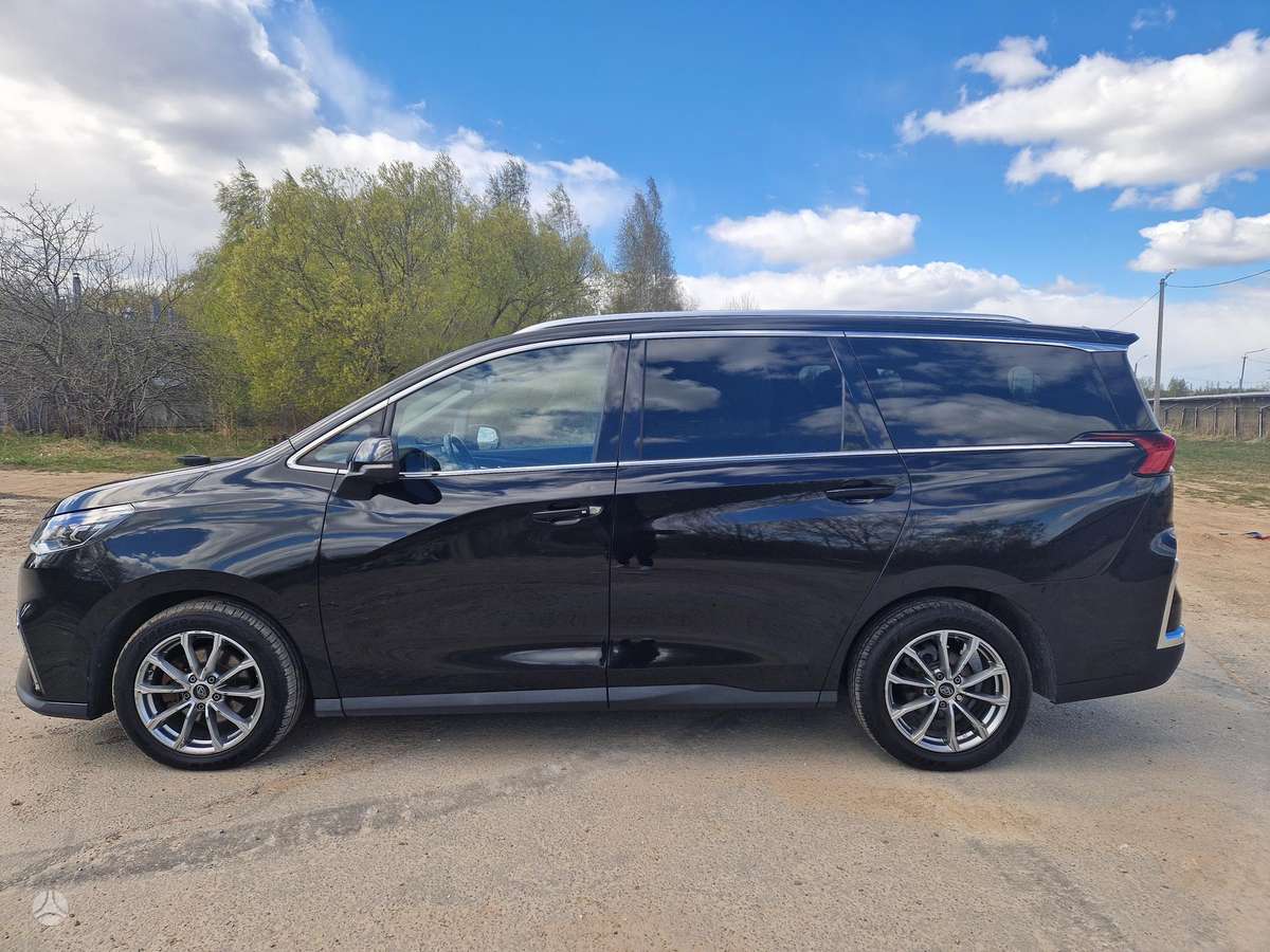 Maxus EUNIQ5, Минивэн