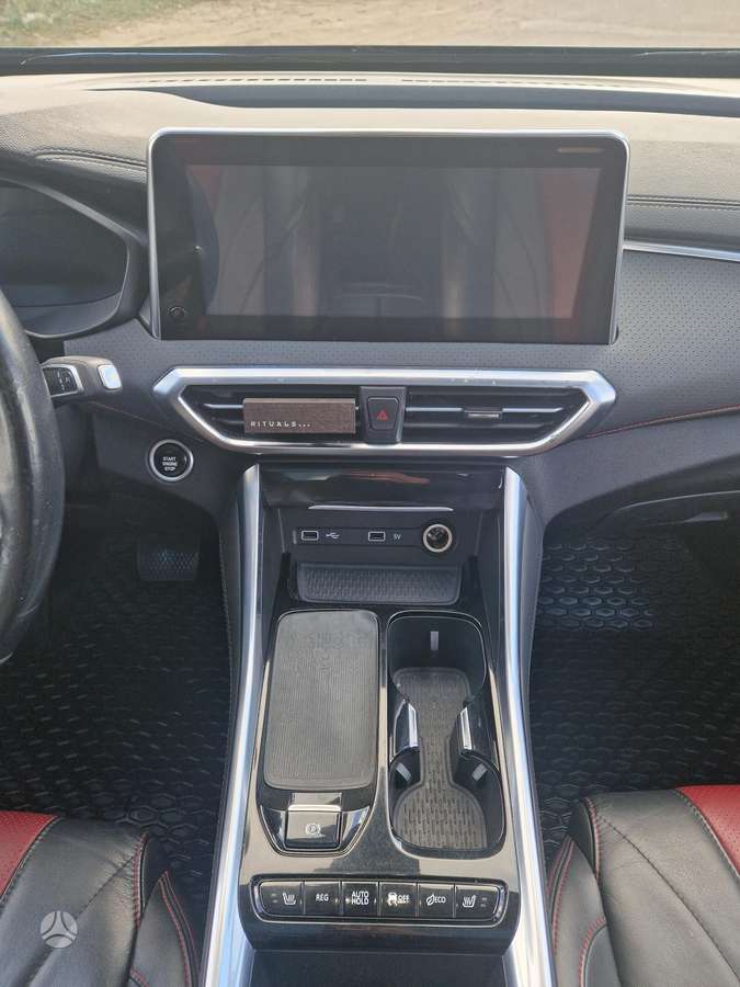 Maxus EUNIQ5, Минивэн