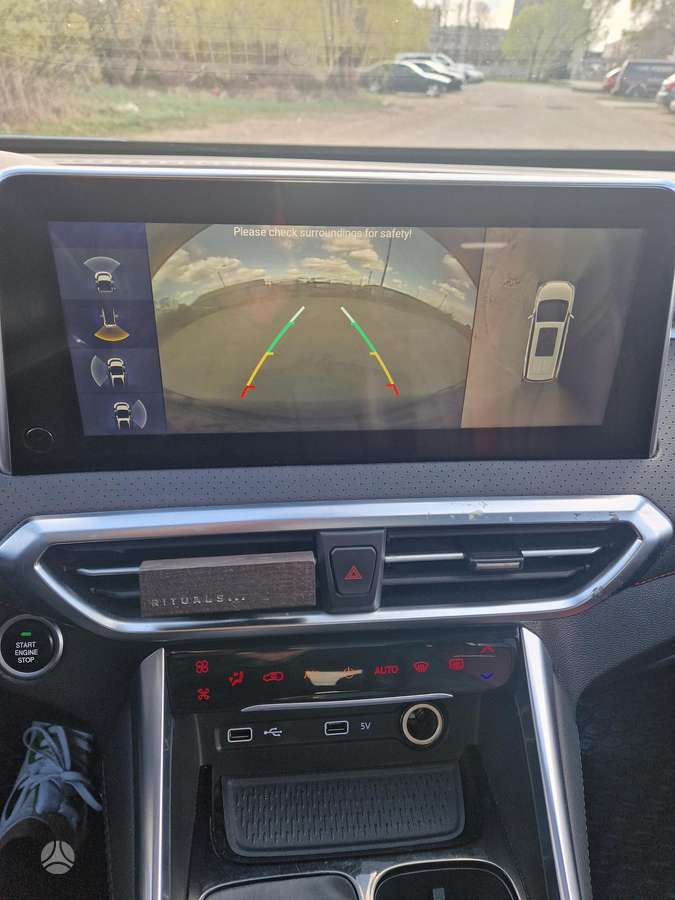Maxus EUNIQ5, Минивэн