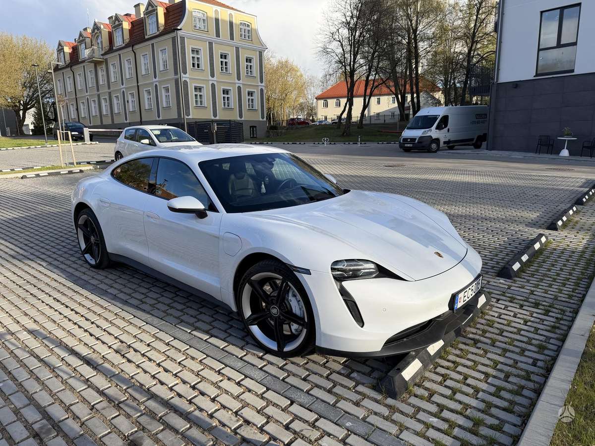 Porsche Taycan, Седан