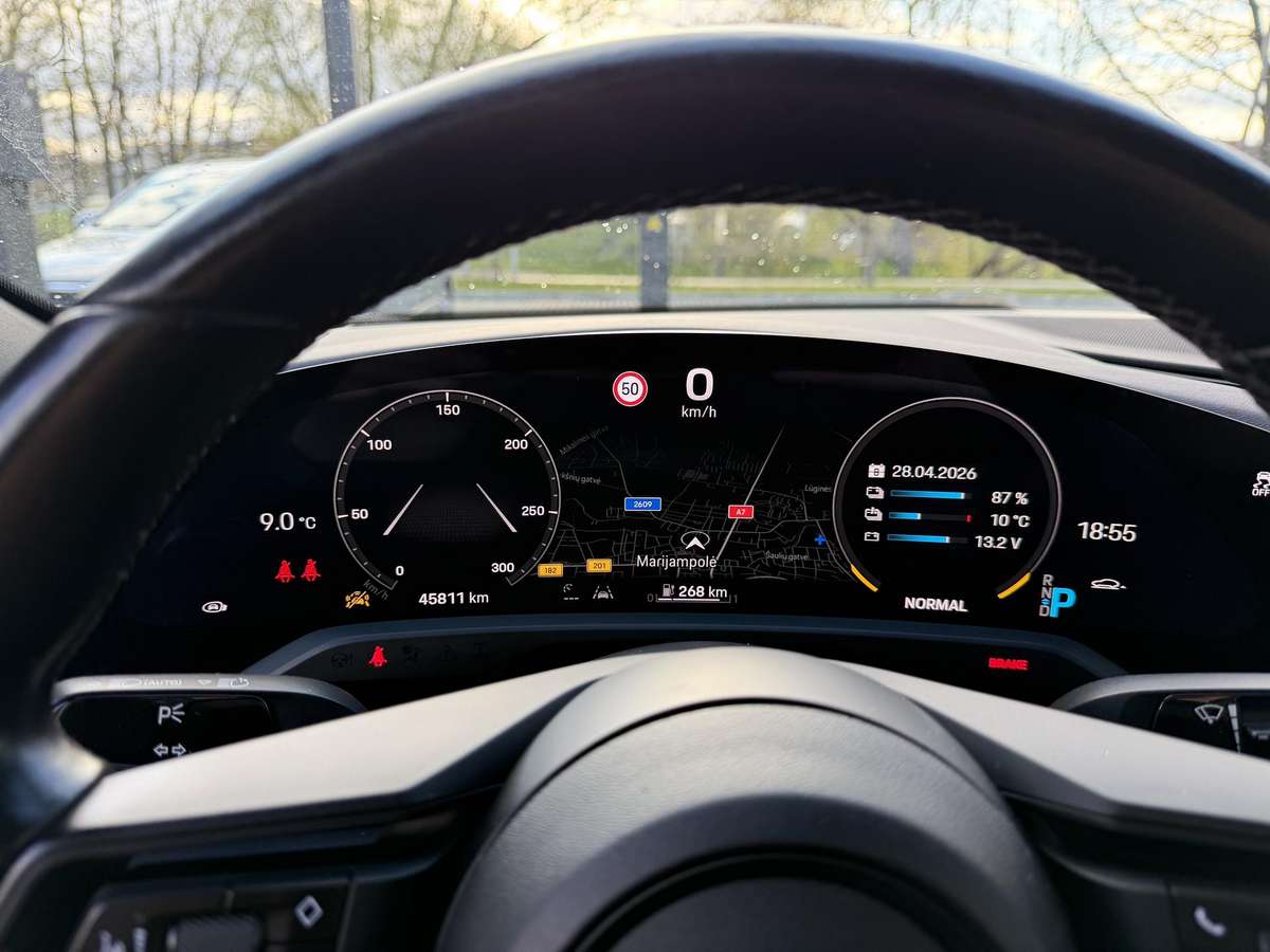 Porsche Taycan, Седан