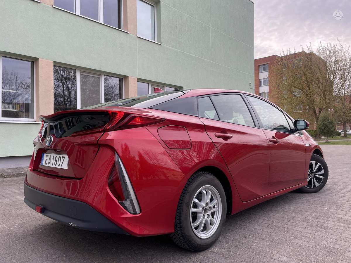 Toyota Prius Prime - 11