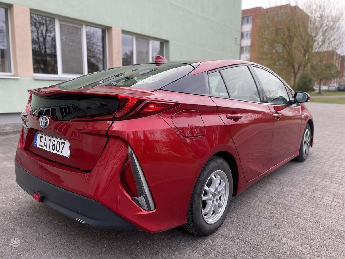 Toyota Prius Prime - 12