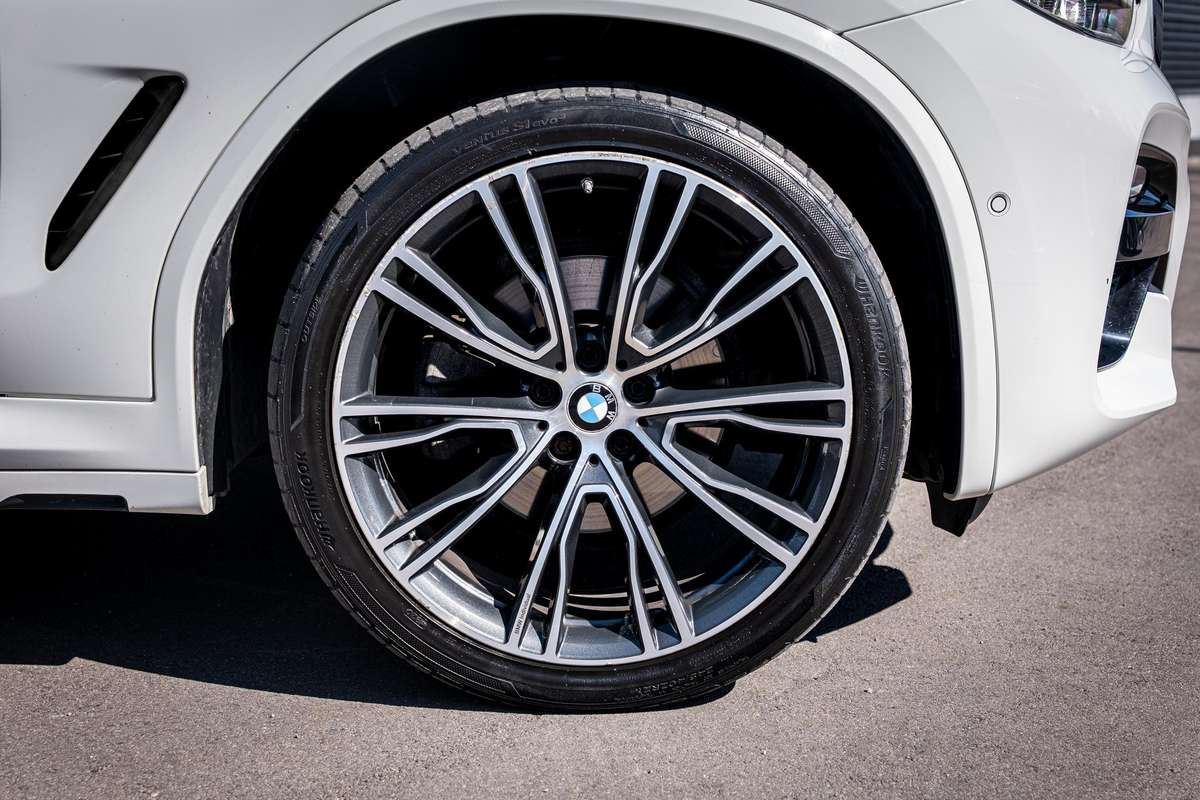 BMW X3, off-road / crossover