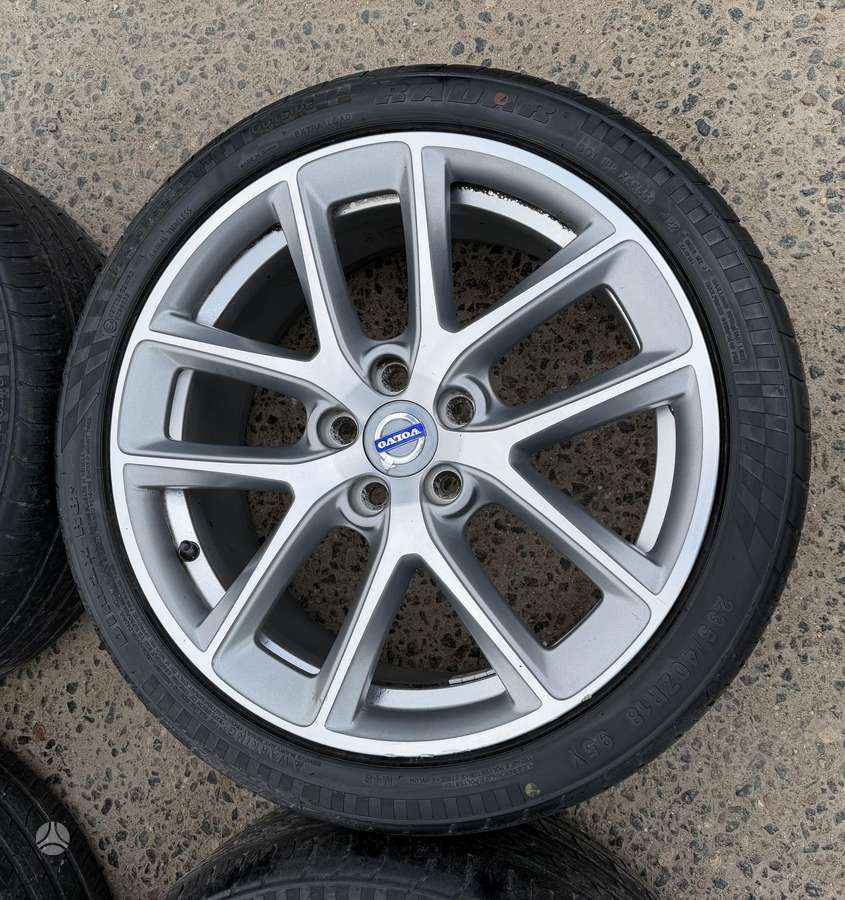 Volvo, lengvojo lydinio, R18