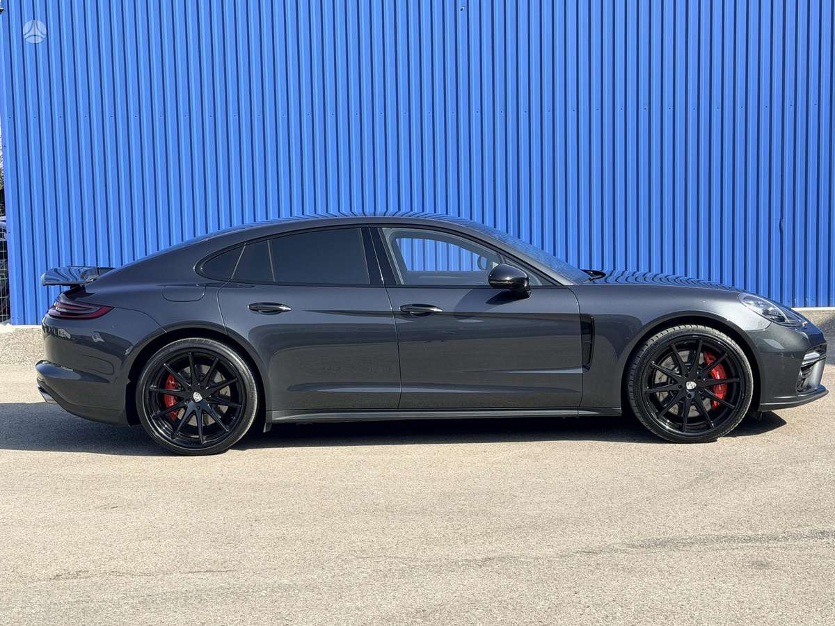 Porsche Panamera - 4