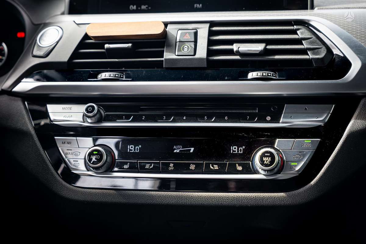 BMW X3, off-road / crossover