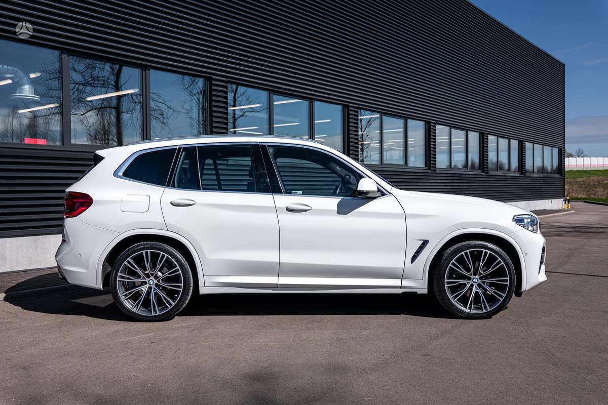 BMW X3, off-road / crossover