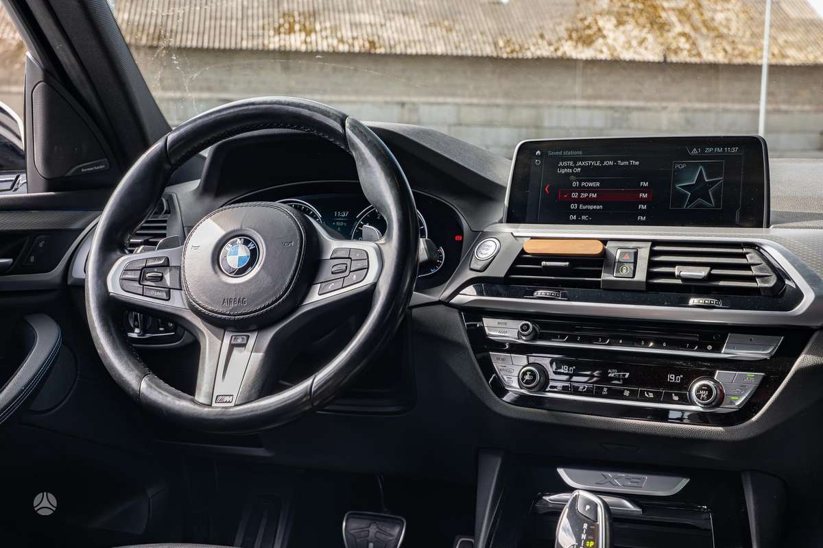 BMW X3, off-road / crossover