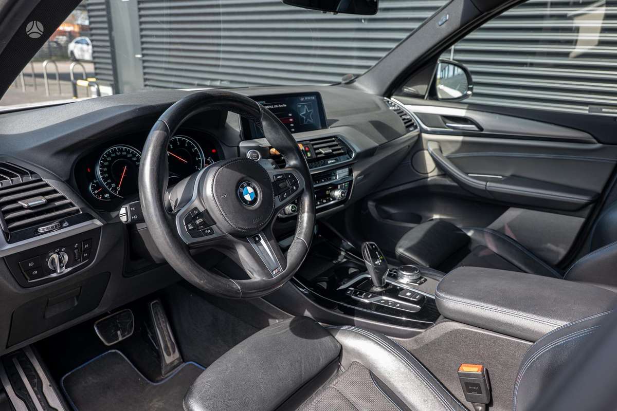 BMW X3, off-road / crossover