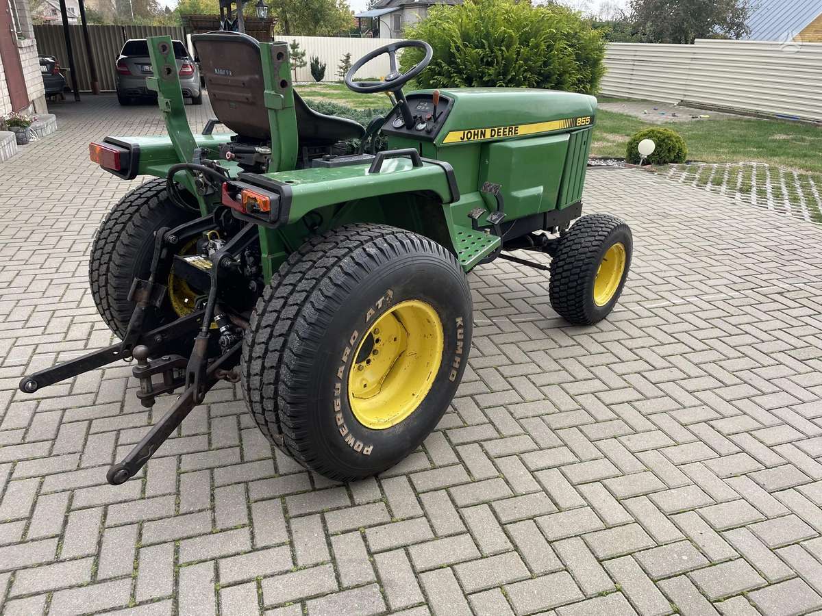 John Deere 855, garden machinery