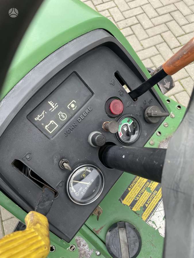 John Deere 855, garden machinery