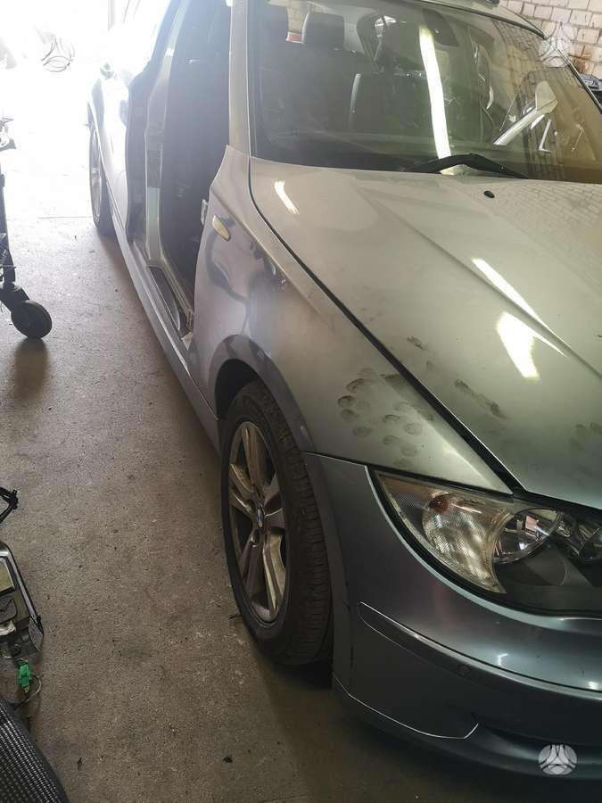 BMW 120 по частям. Turime daug įvairių markių automobilių ardyme va