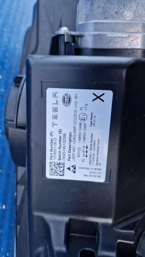 Tesla Model 3 bamperi, gaismas