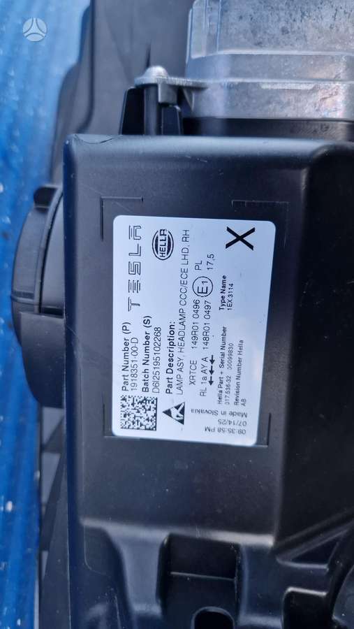Tesla Model 3 bamperiai, žibintai