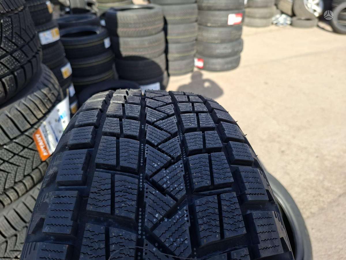 Firemax, ziemas 215/55 R18