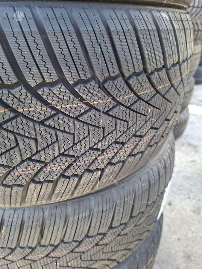 Zmax, all-season 235/35 R19