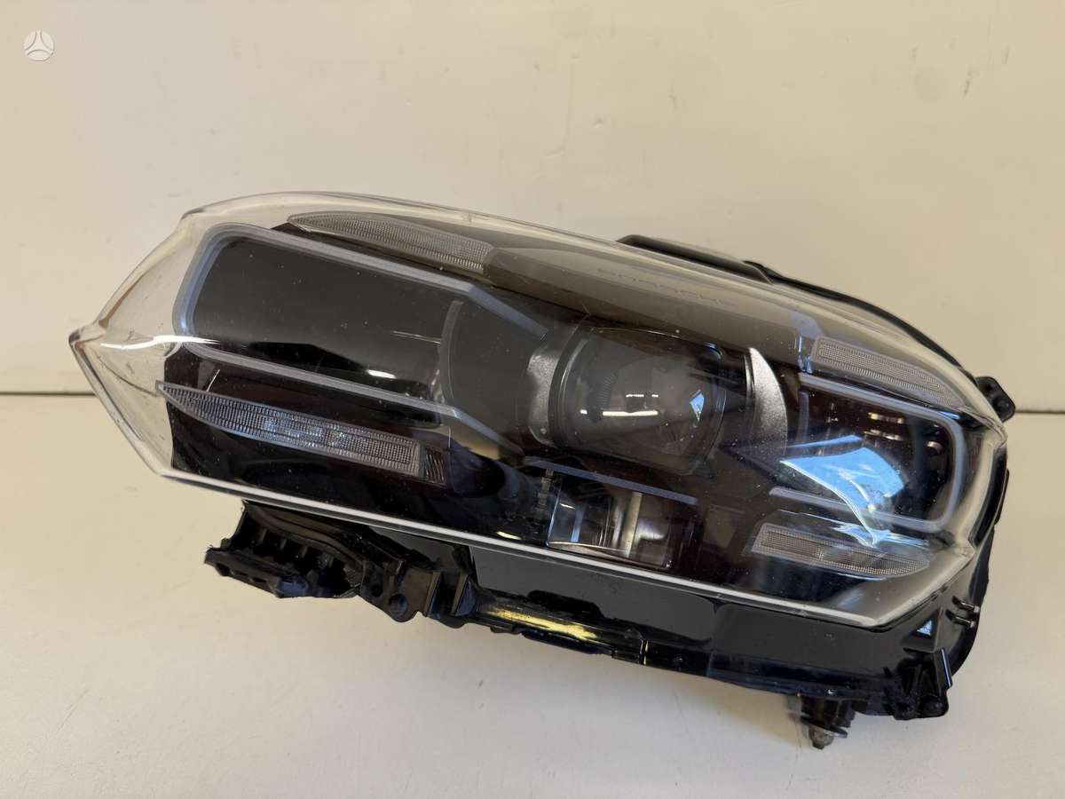 Porsche Taycan gaismas