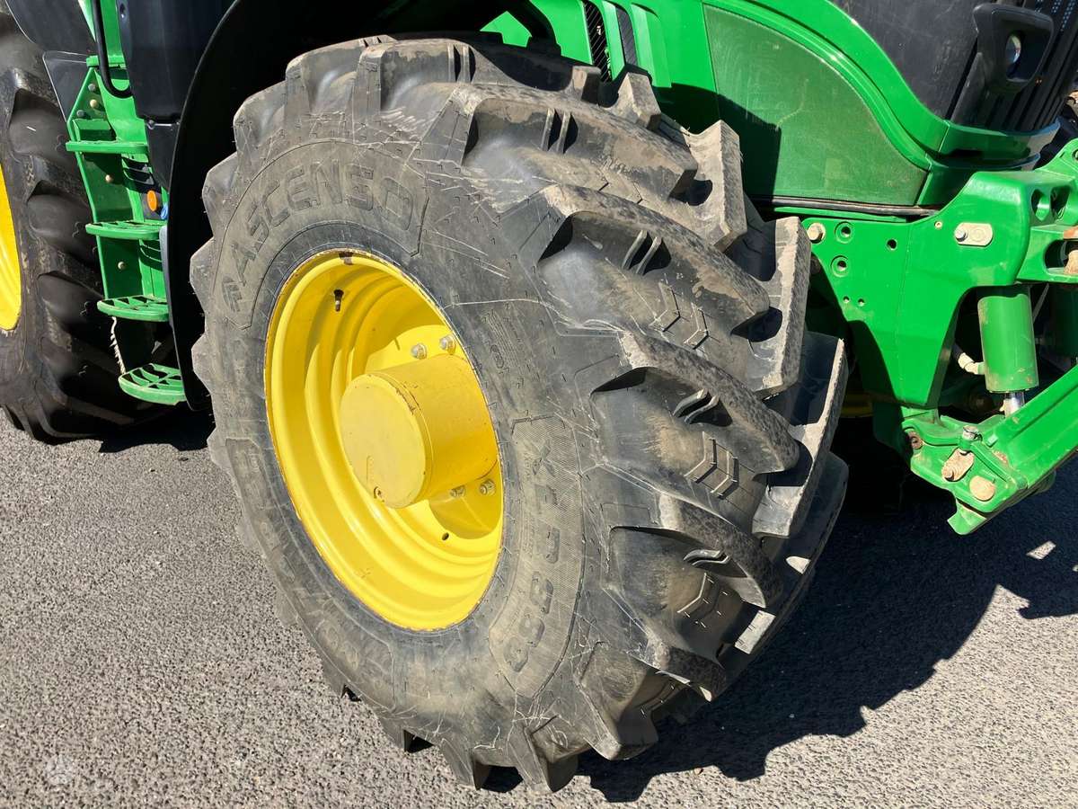 John Deere 6215R, тракторы