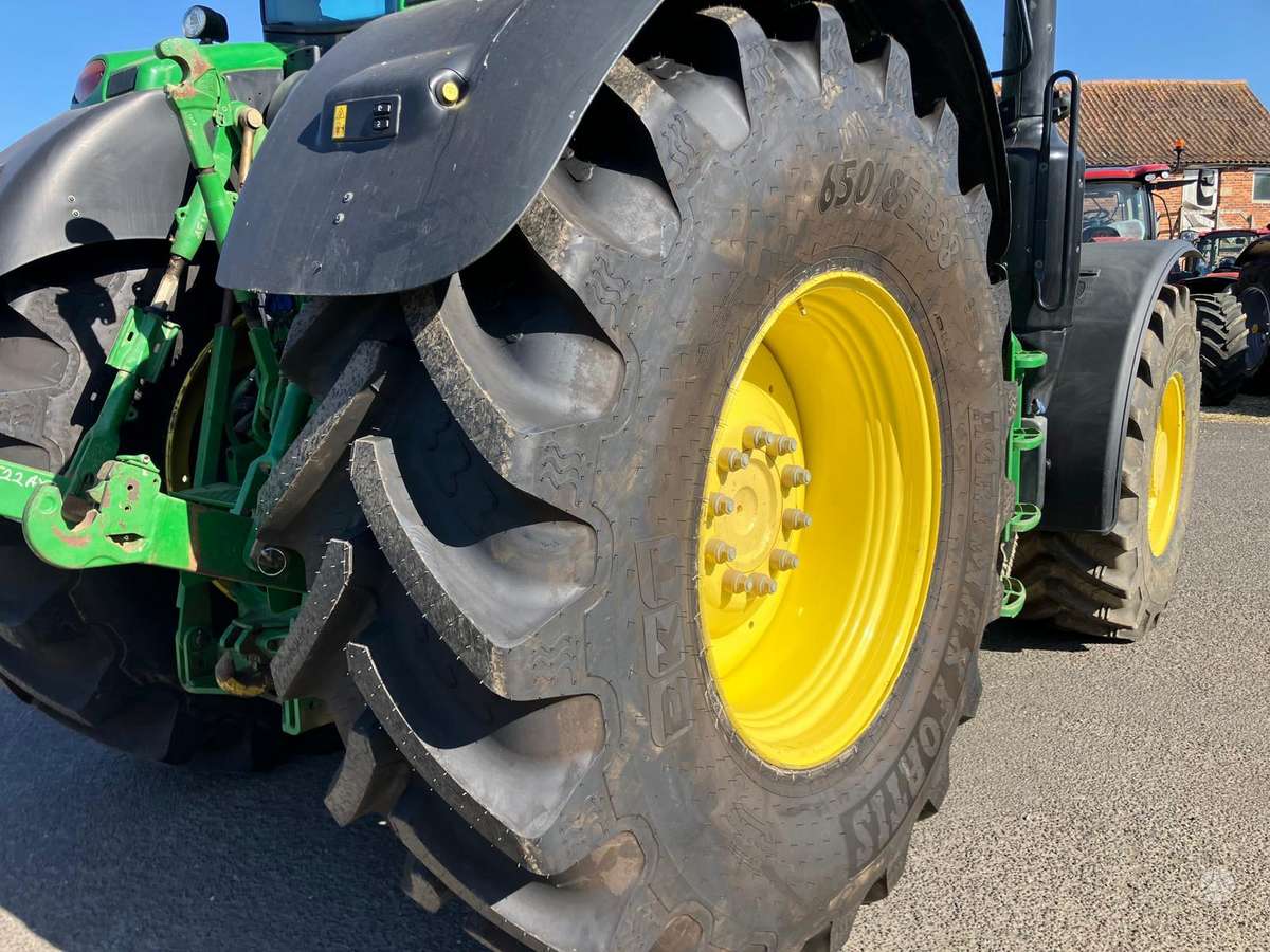 John Deere 6215R, тракторы