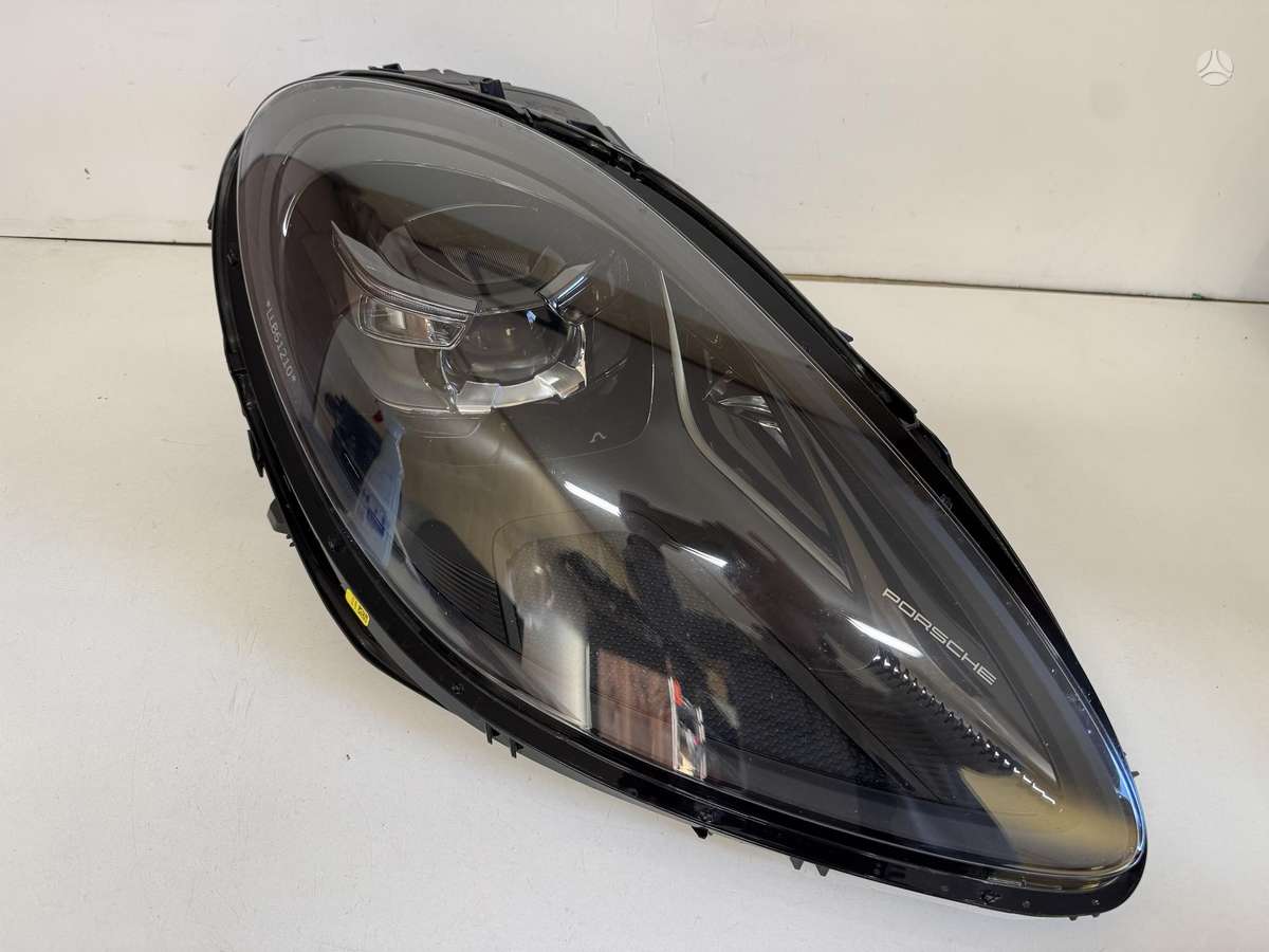 Porsche Macan lights