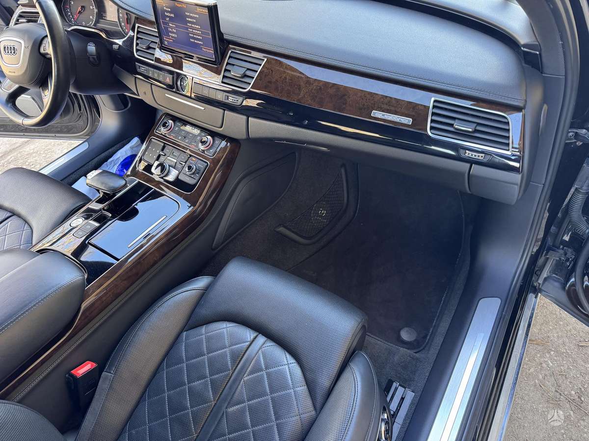 Audi A8, 3.0 l., sedanas