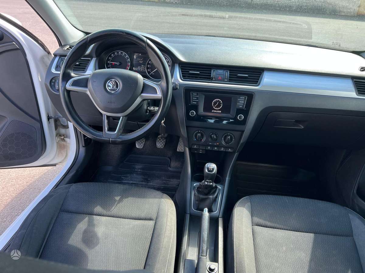 Škoda Rapid - 10