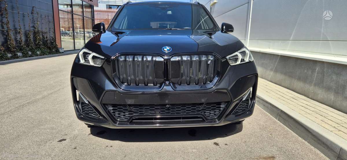 BMW iX1, off-road / crossover