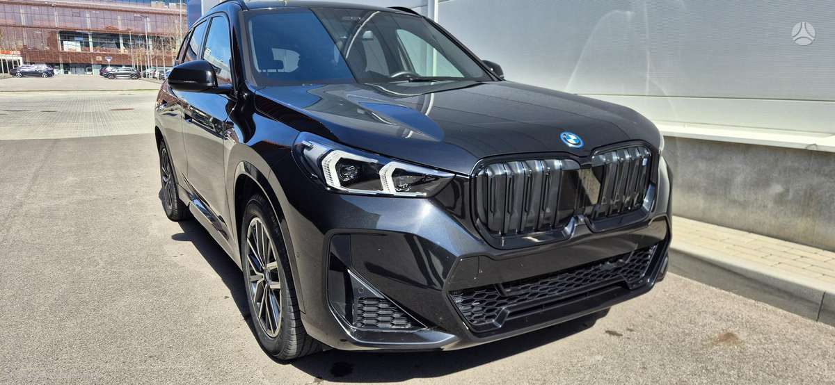 BMW iX1, off-road / crossover