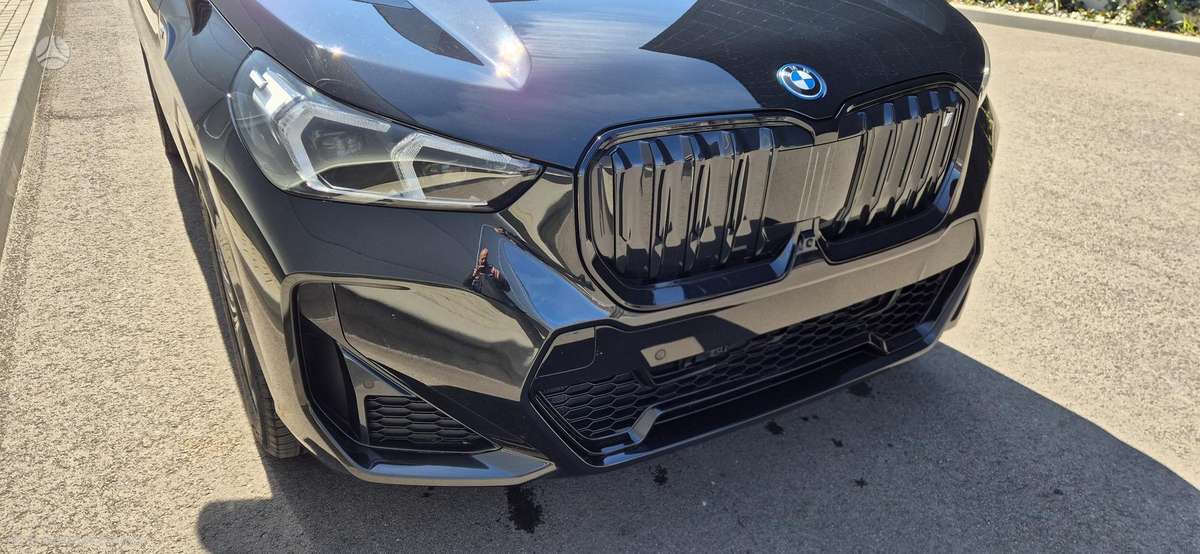 BMW iX1, off-road / crossover