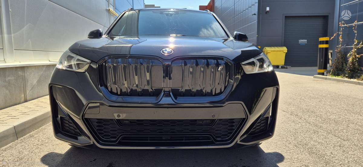 BMW iX1, off-road / crossover
